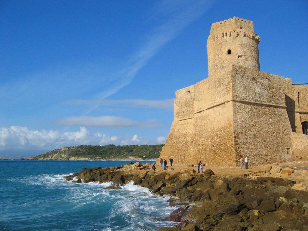 Agriturismo Torre Del Golfo 크로파니 외부 사진