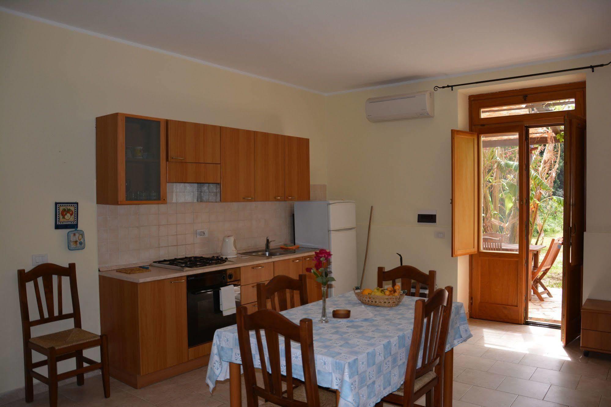Agriturismo Torre Del Golfo 크로파니 외부 사진